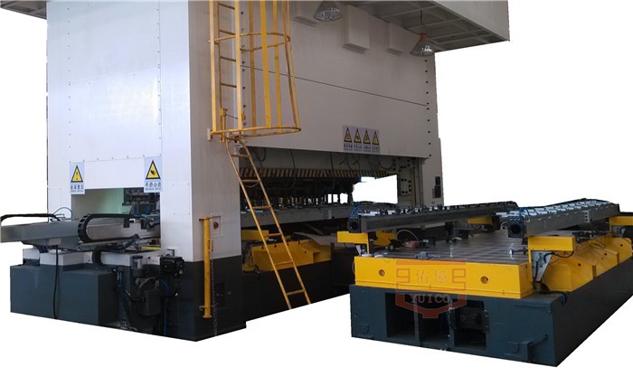 多臺(tái)沖床連線使用的沖壓機(jī)械手有哪些應(yīng)用優(yōu)勢(shì)？