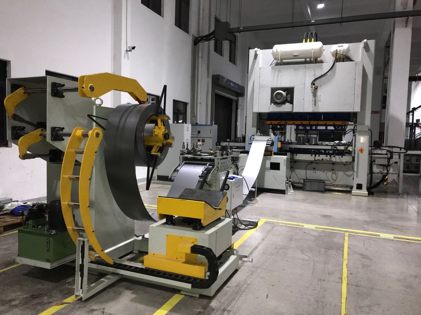 怎樣建立起以三次元機械手為核心的自動化沖壓生產(chǎn)線？