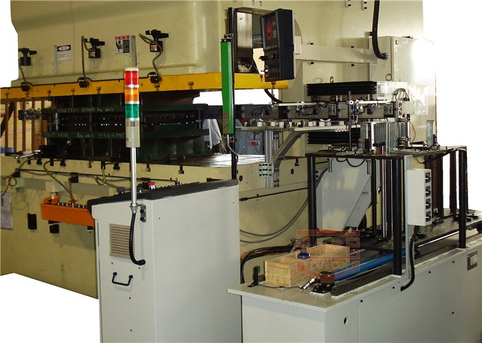 模內(nèi)多工位沖壓機械手的優(yōu)勢有哪些？