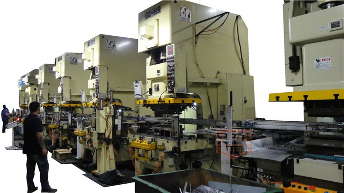 連桿式多工位機(jī)械手如何聯(lián)動(dòng)多臺(tái)沖床實(shí)現(xiàn)多工序沖壓生產(chǎn)？