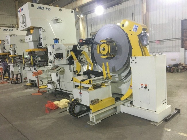 沖床機(jī)械手+三合一送料機(jī)自動沖壓生產(chǎn)線解決方案解析